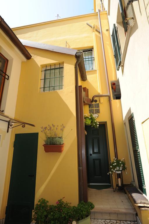 B&B Aurora Domus D'A-Mare Pesaro Extérieur photo